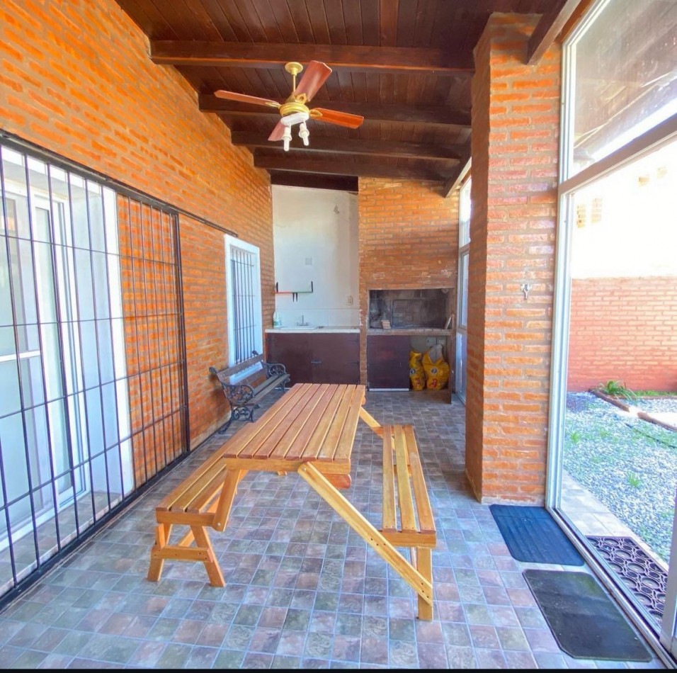 Casa 2 dormitorio - Barrio Amelia -