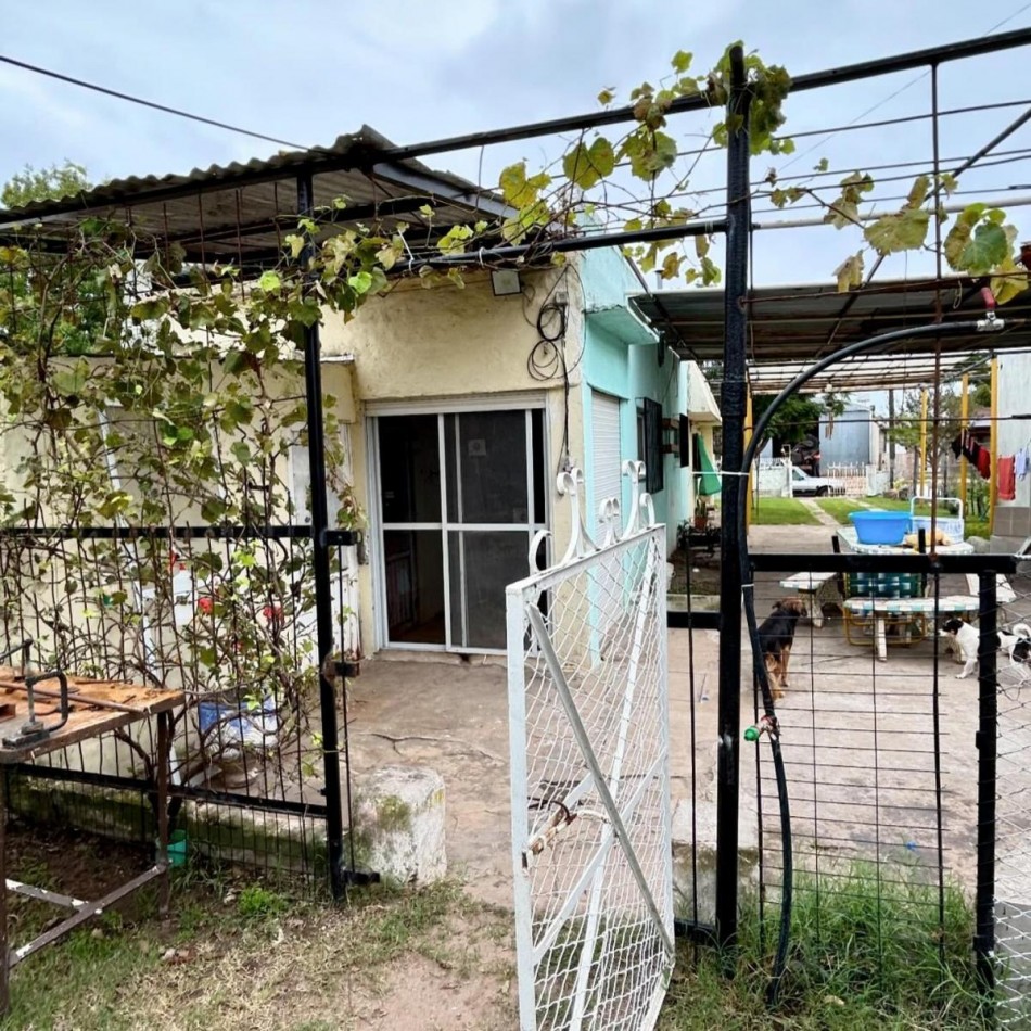 Casa 2 dormitorios - Villa Amelia- terreno de 13m x 55m de fondo.