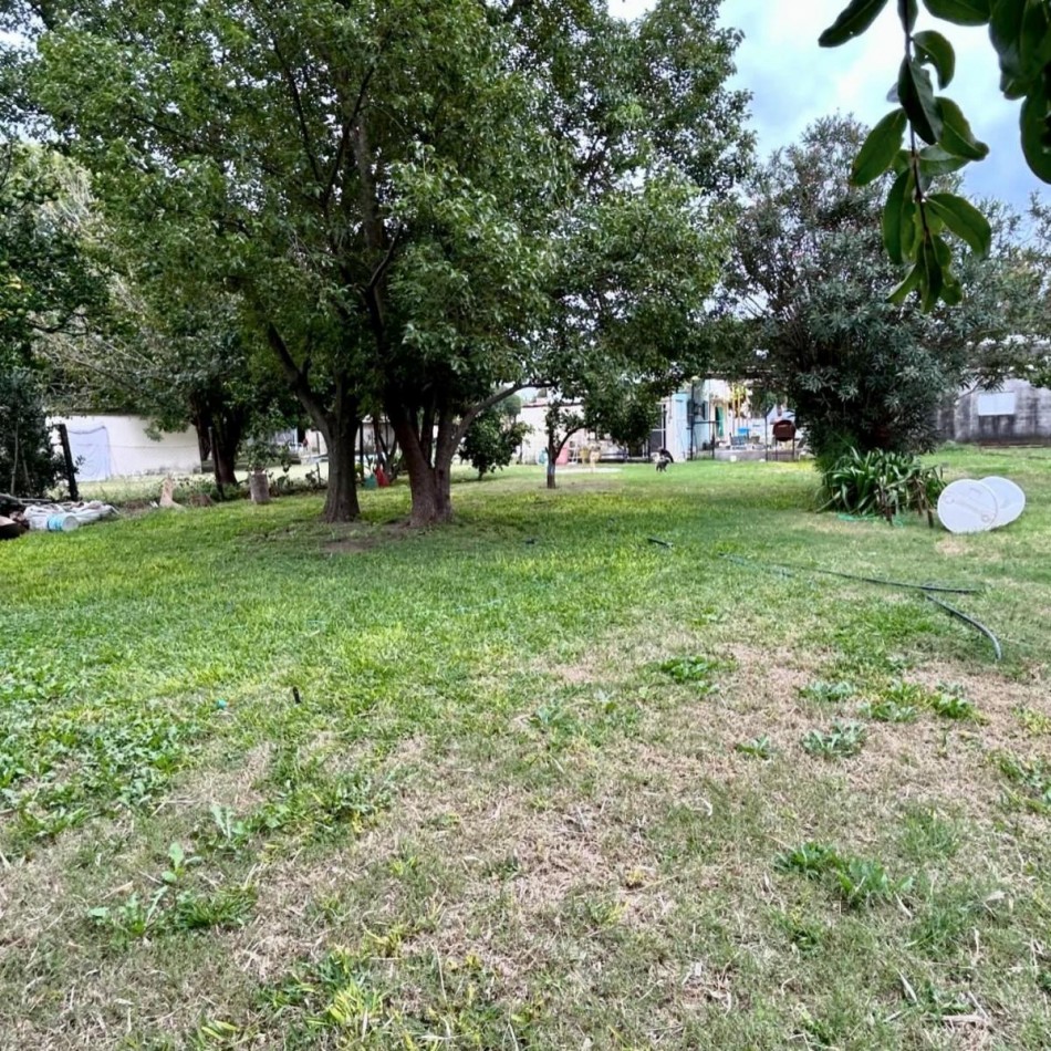 Casa 2 dormitorios - Villa Amelia- terreno de 13m x 55m de fondo.