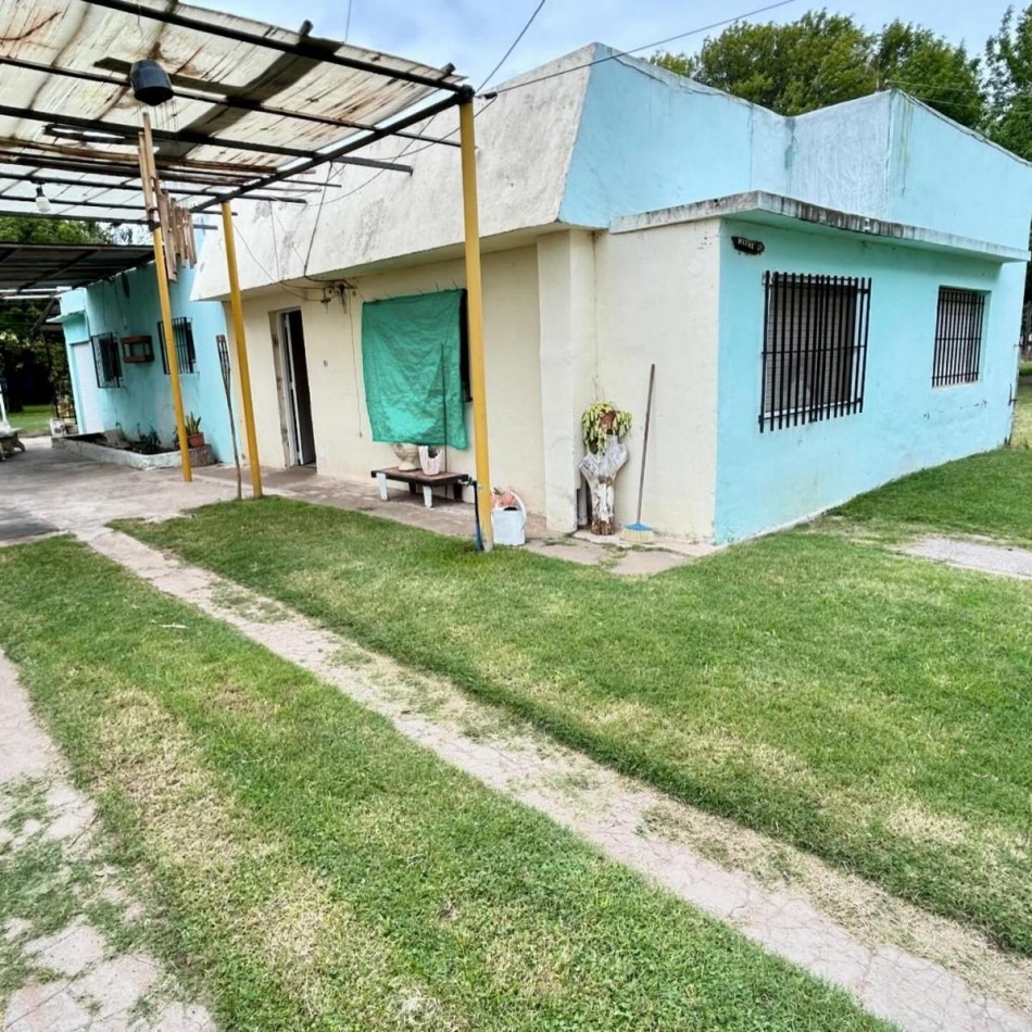 Casa 2 dormitorios - Villa Amelia- terreno de 13m x 55m de fondo.