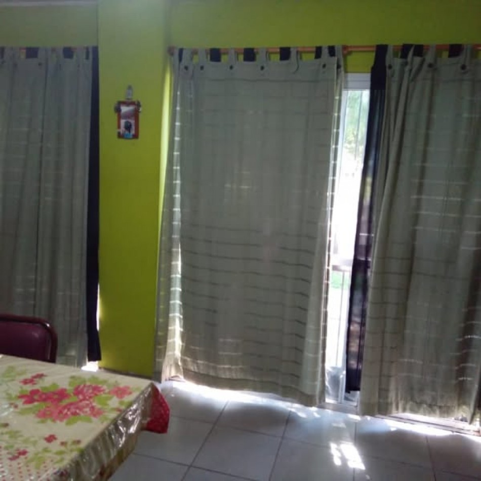 Casa 2 dormitorios en Villa Amelia.