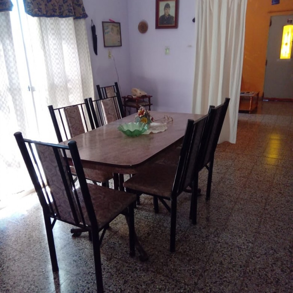 Casa 2 dormitorios en Villa Amelia.