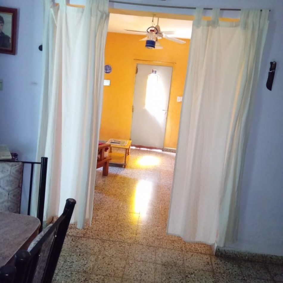 Casa 2 dormitorios en Villa Amelia.