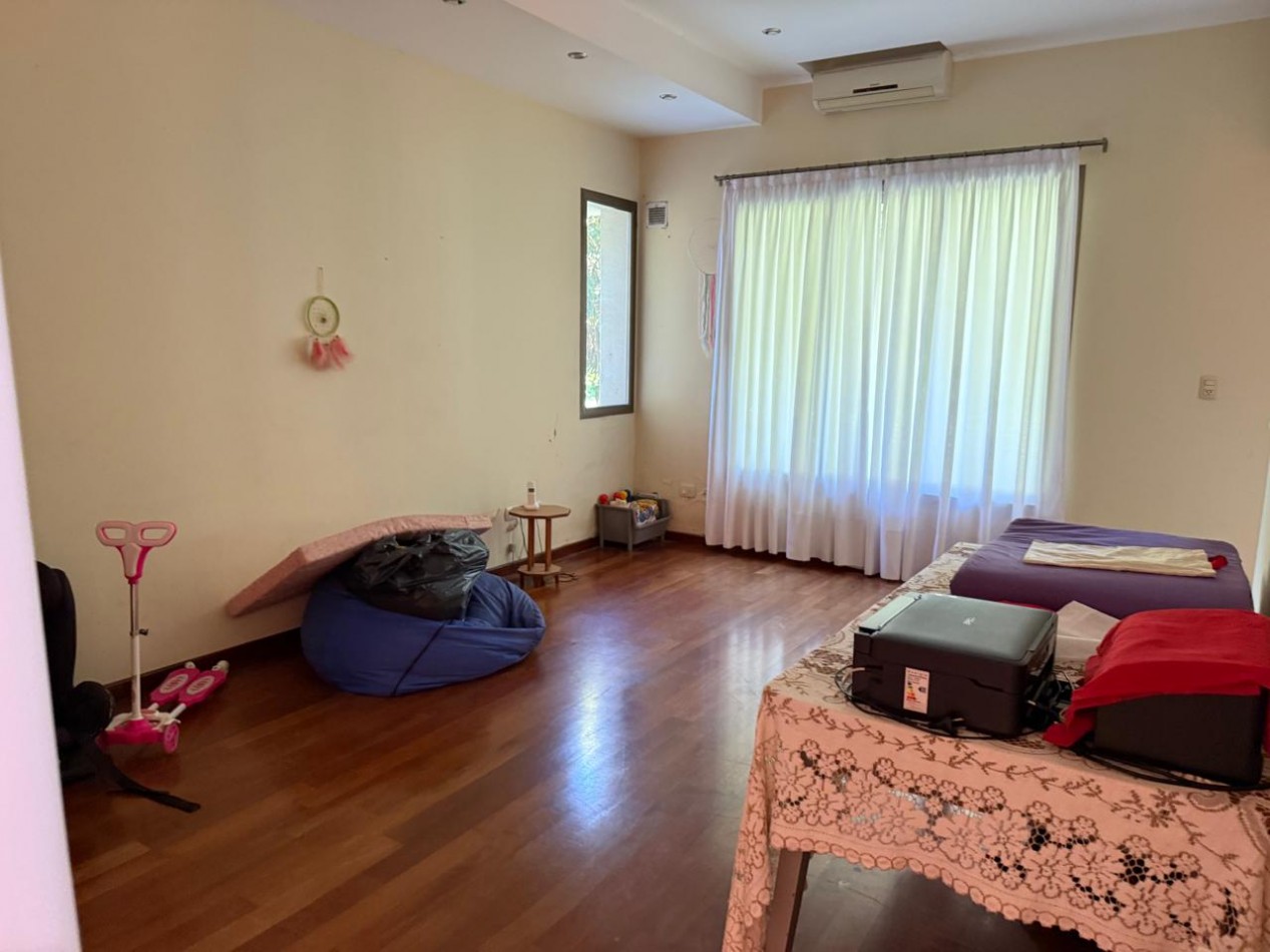 Casa con 1000 m² en Venta, 3 Dorm. en Villa Amelia