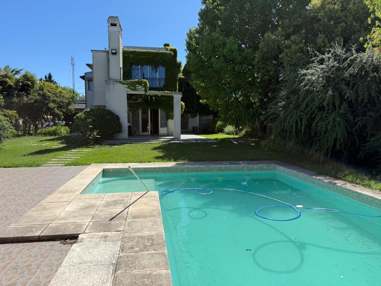 Casa con 1000 m² en Venta, 3 Dorm. en Villa Amelia