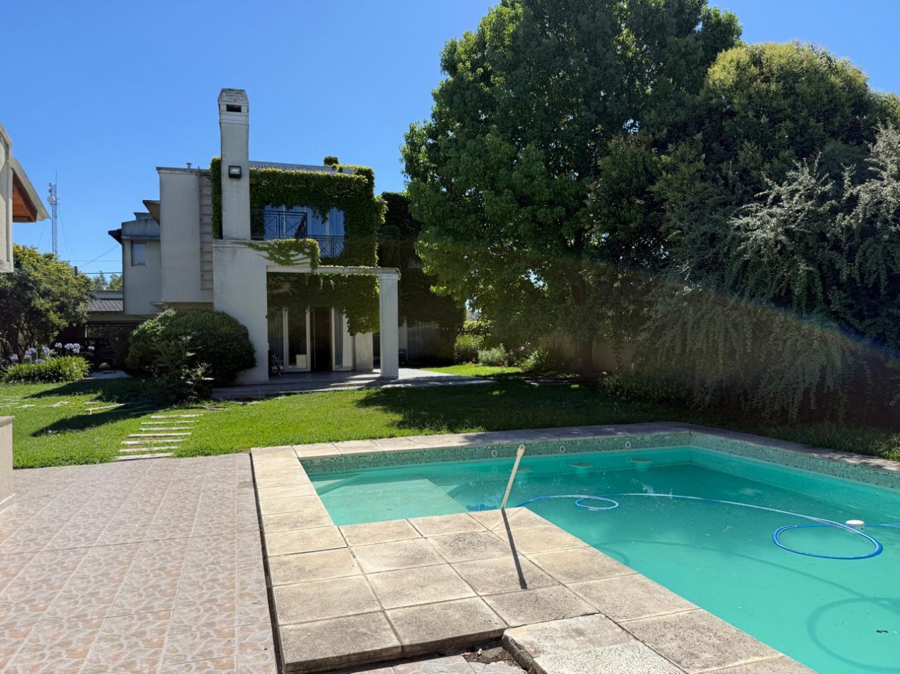 Casa con 1000 m² en Venta, 3 Dorm. en Villa Amelia