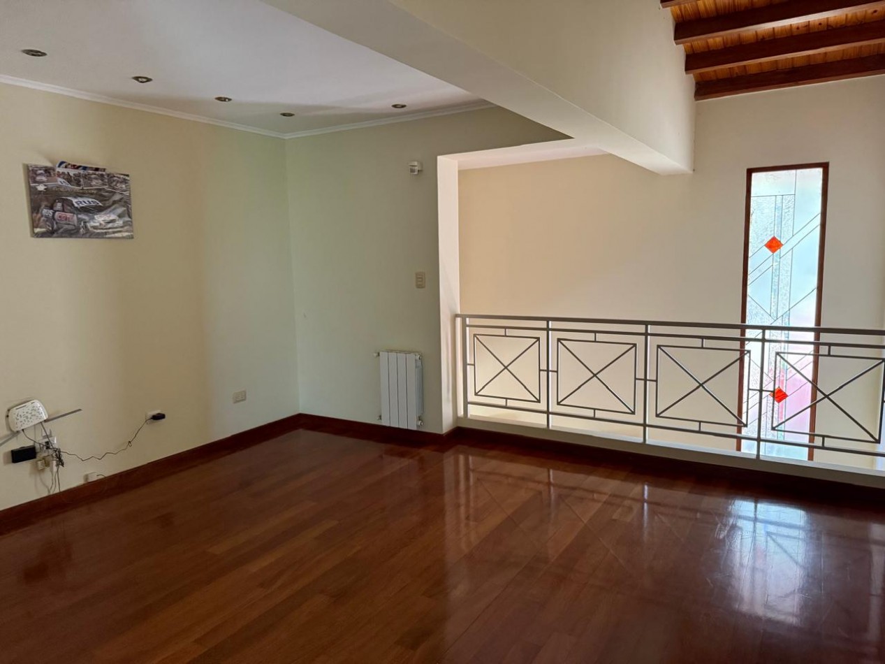 Casa con 1000 m² en Venta, 3 Dorm. en Villa Amelia