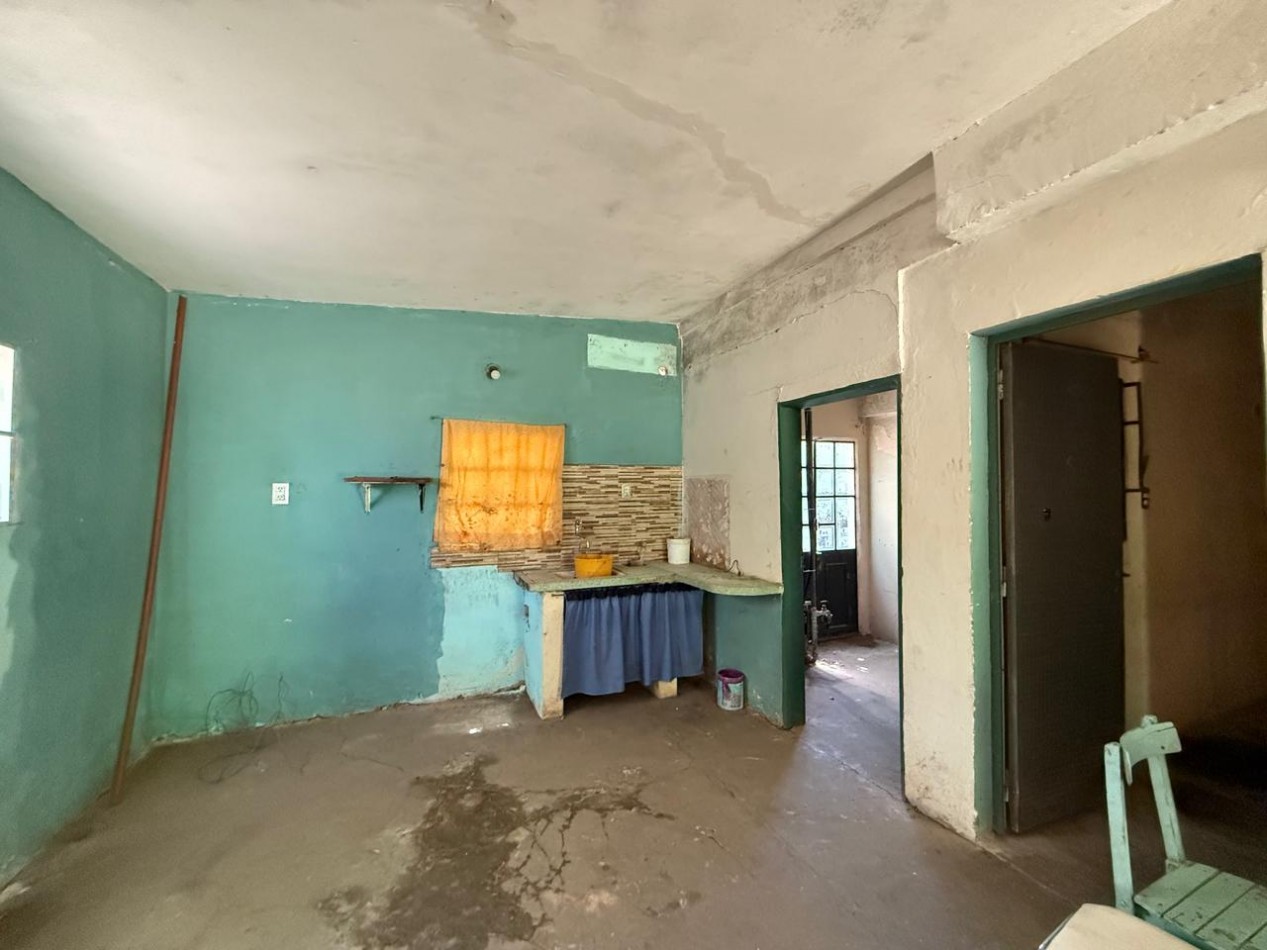 casa 2 dormitorios a refaccionar en  los pinos Villa Amelia 