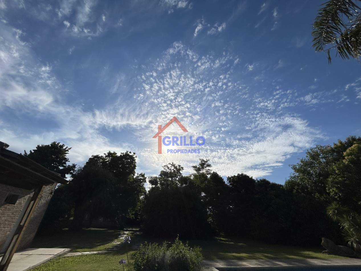 CASA QUINCHO CON PISCINA Y PARQUE