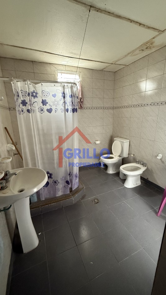 Casa 2 dormitorios, patio con pileta. 