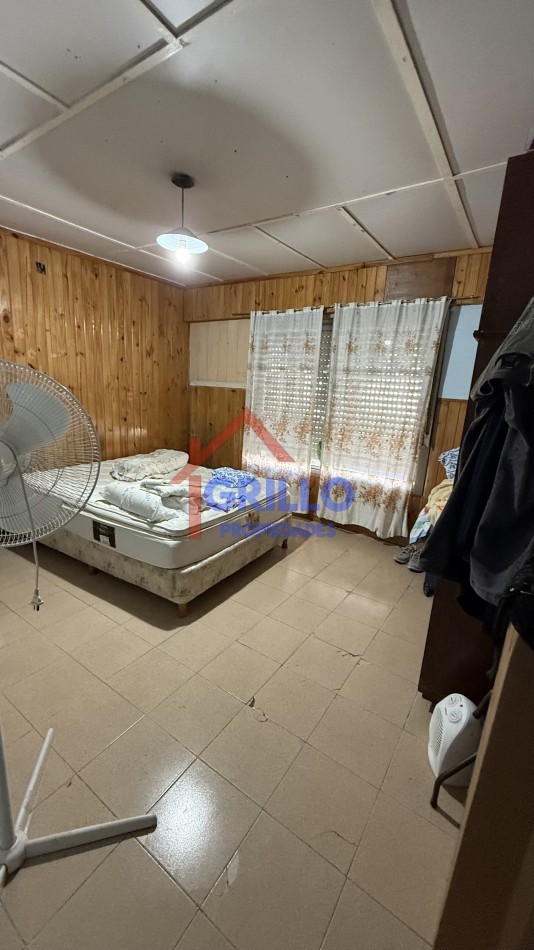 Casa 2 dormitorios, patio con pileta. 