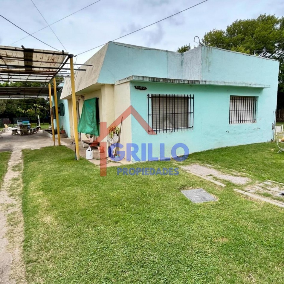 Casa 2 dormitorios - Villa Amelia- terreno de 13m x 55m de fondo.