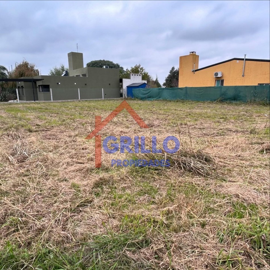 Lote en Esquina -Villa Amelia-