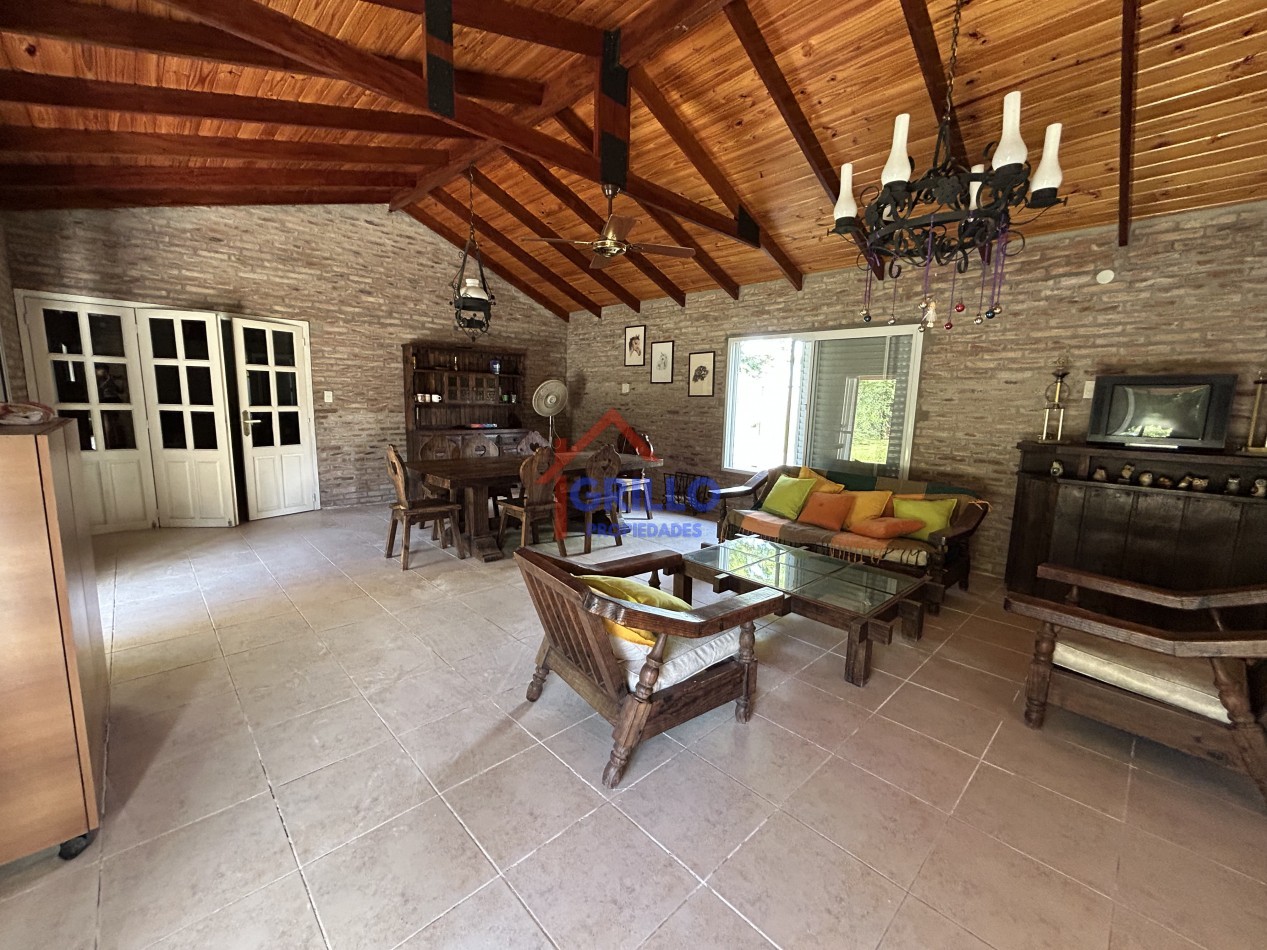 CASA QUINCHO CON PISCINA Y PARQUE