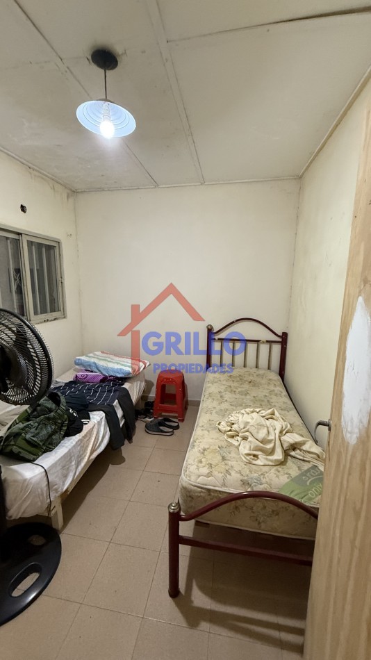 Casa 2 dormitorios, patio con pileta. 