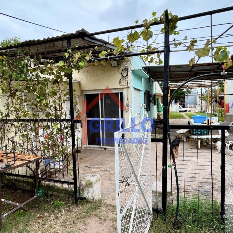 Casa 2 dormitorios - Villa Amelia- terreno de 13m x 55m de fondo.