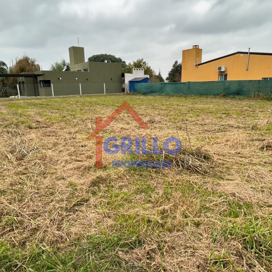 Lote en Esquina -Villa Amelia-