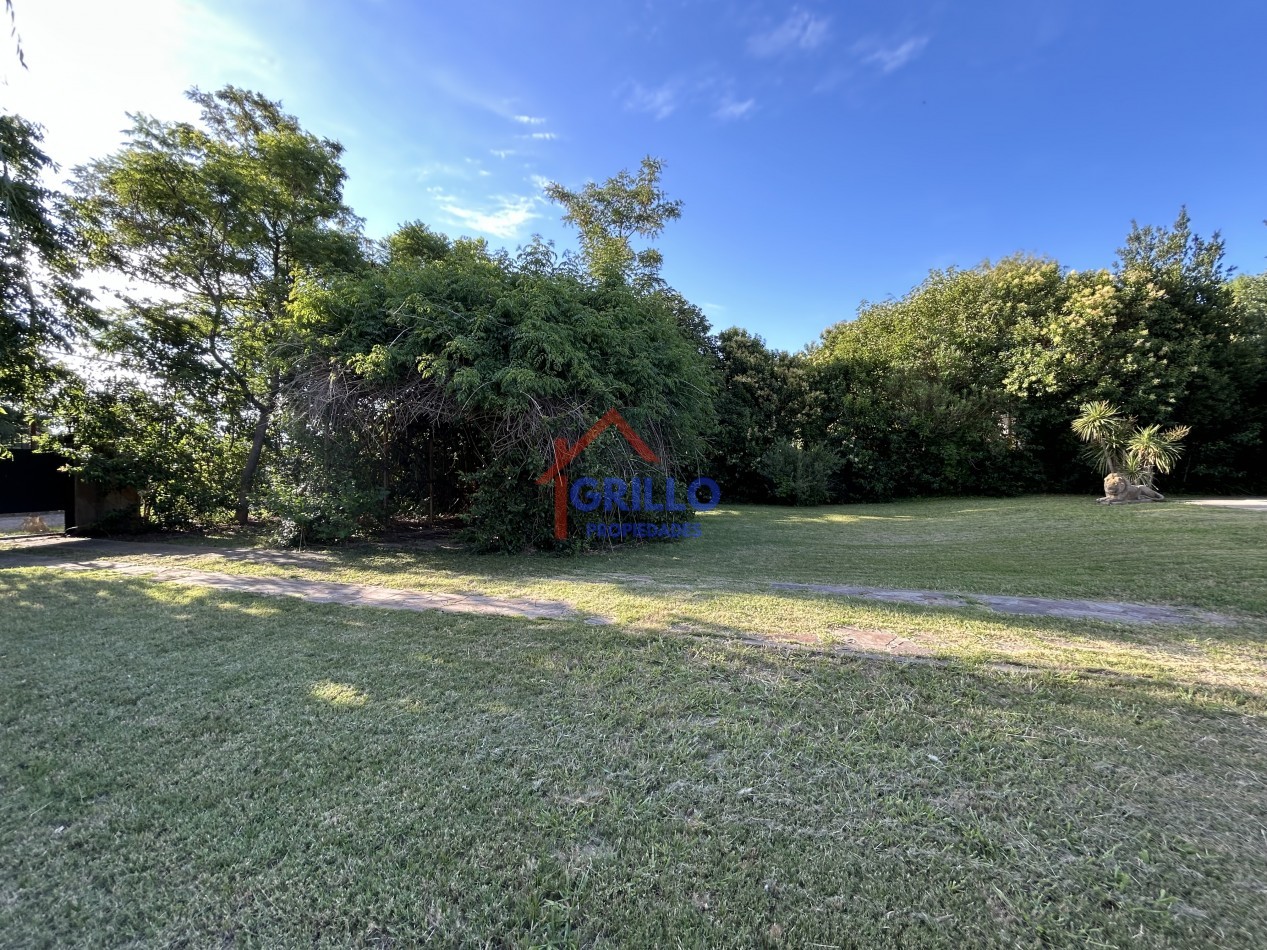 CASA QUINCHO CON PISCINA Y PARQUE
