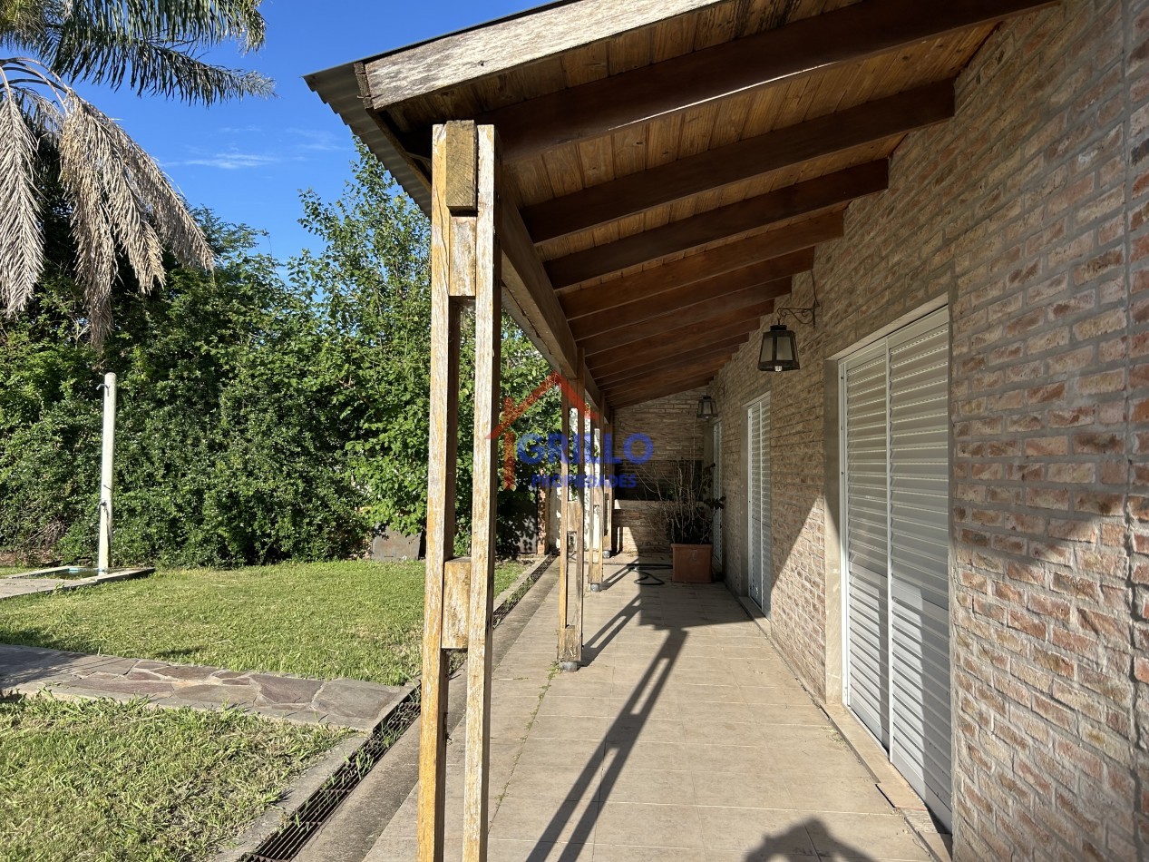 CASA QUINCHO CON PISCINA Y PARQUE