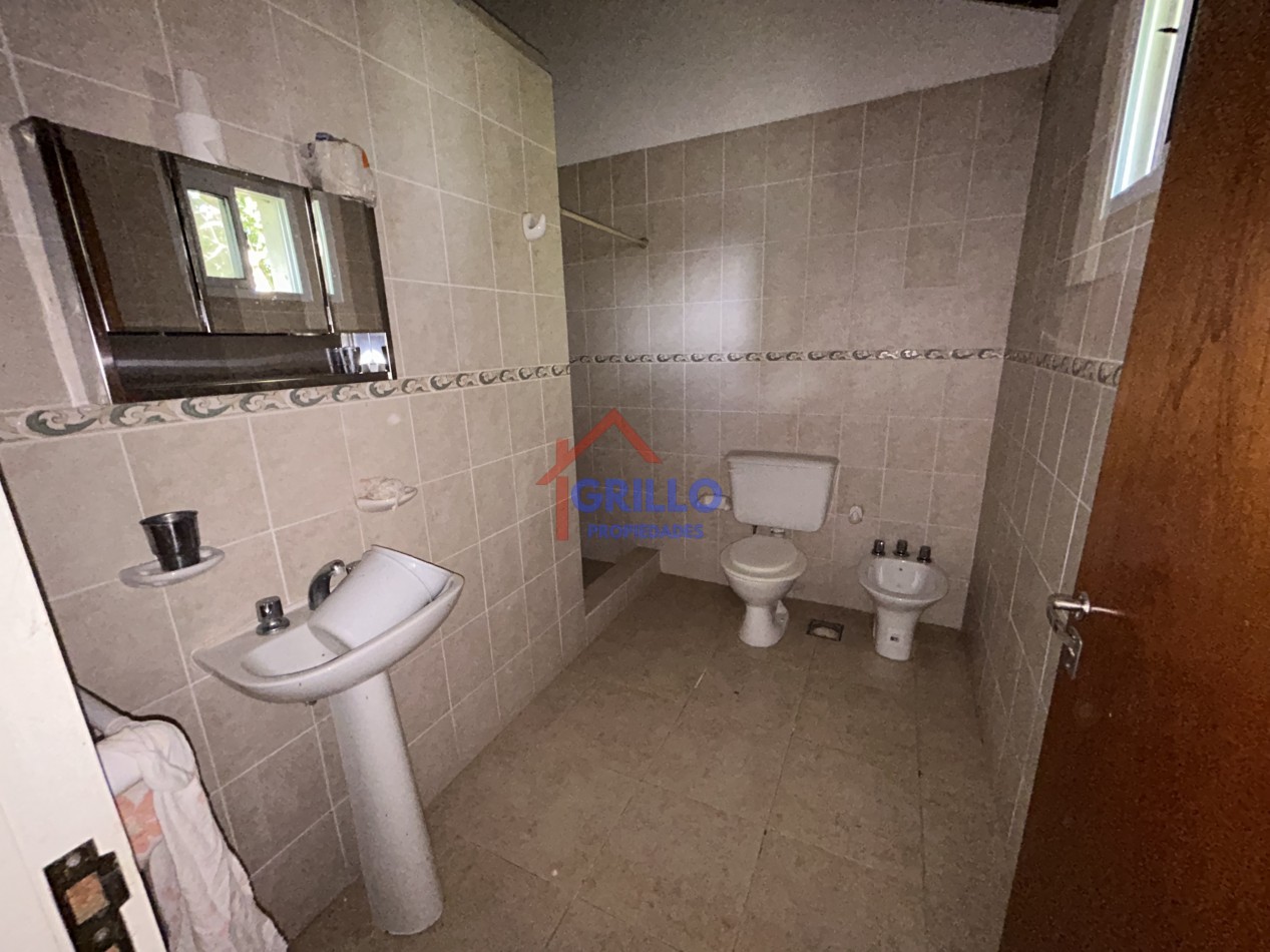 CASA QUINCHO CON PISCINA Y PARQUE