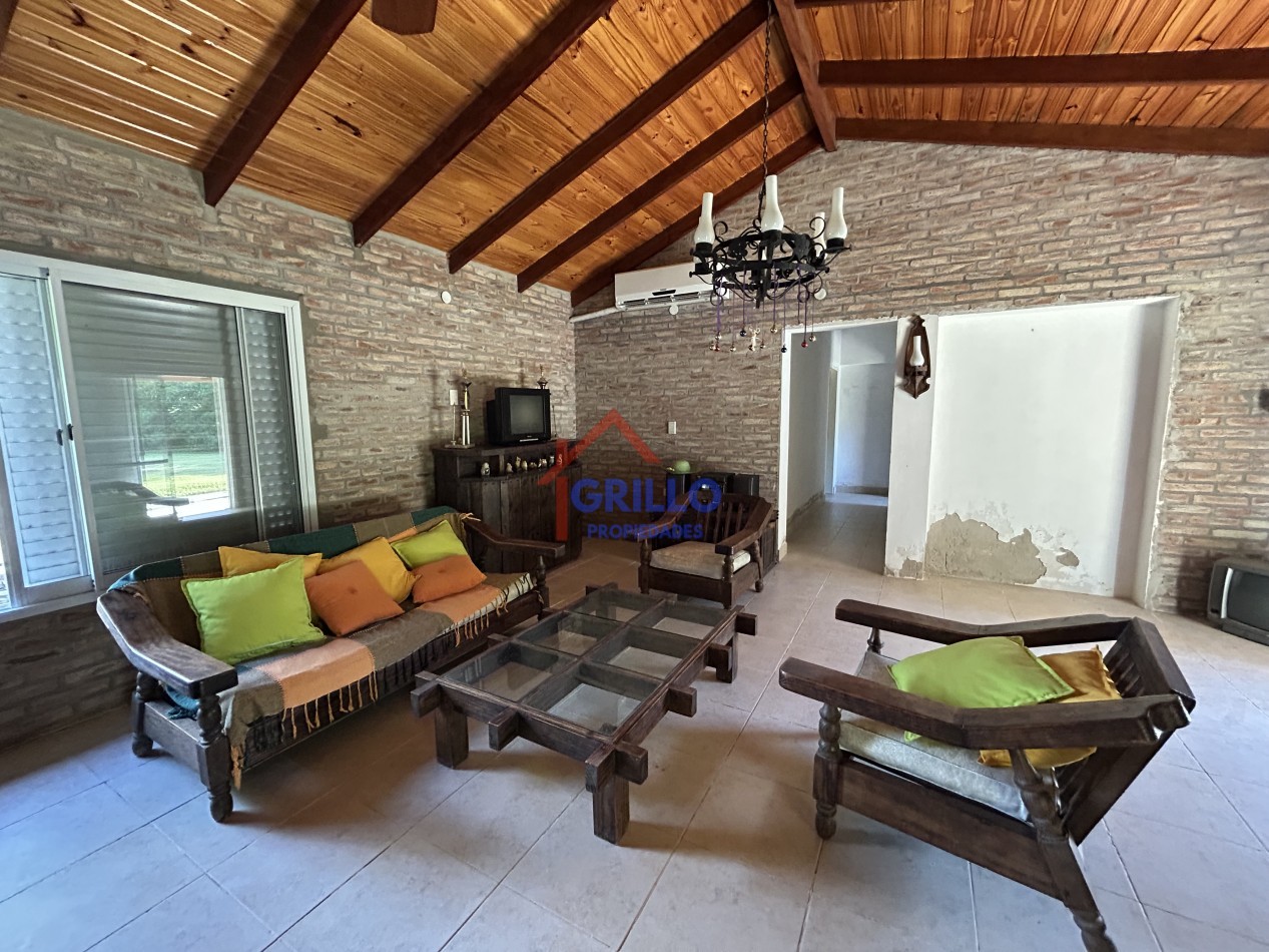 CASA QUINCHO CON PISCINA Y PARQUE