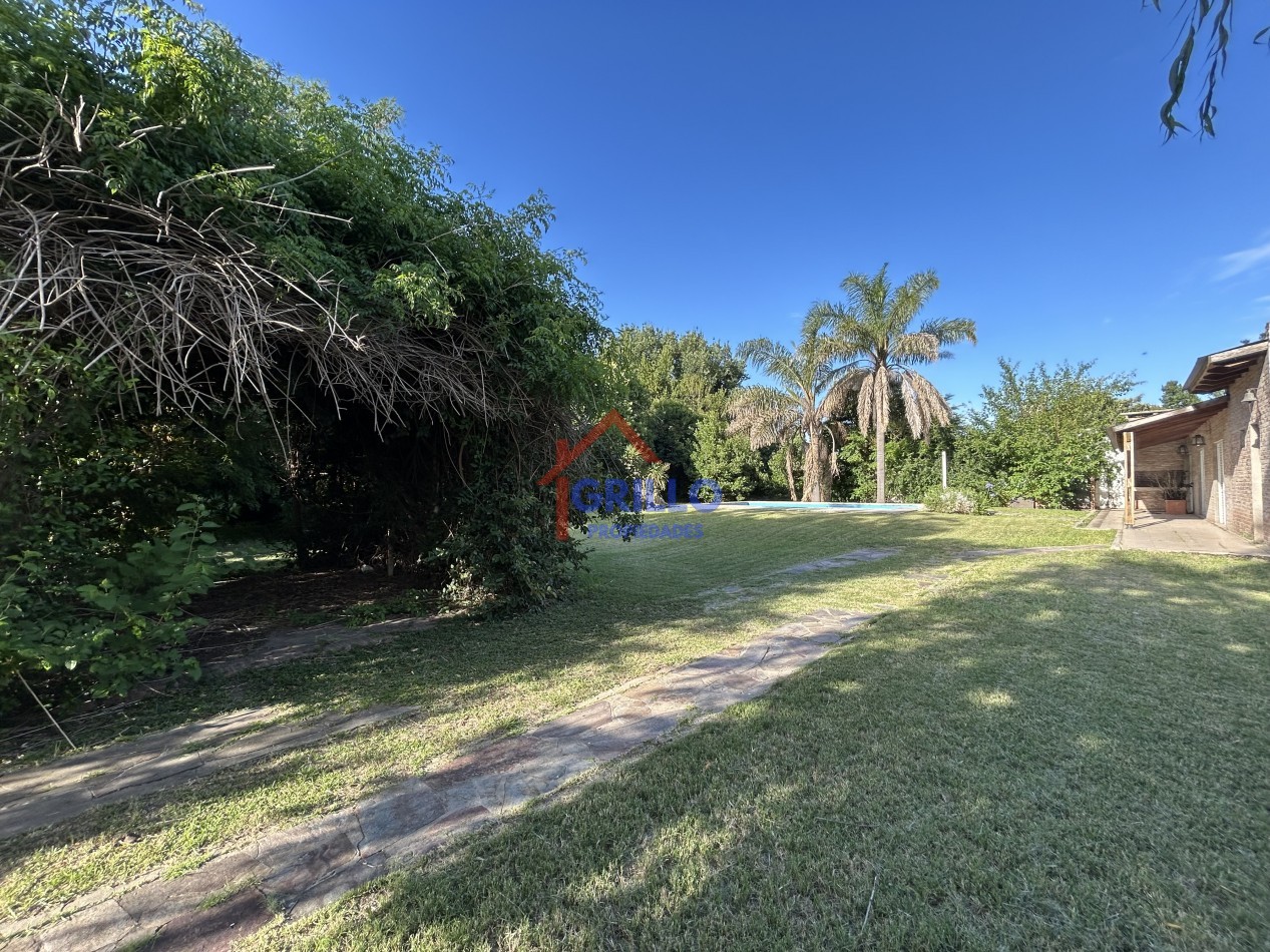 CASA QUINCHO CON PISCINA Y PARQUE