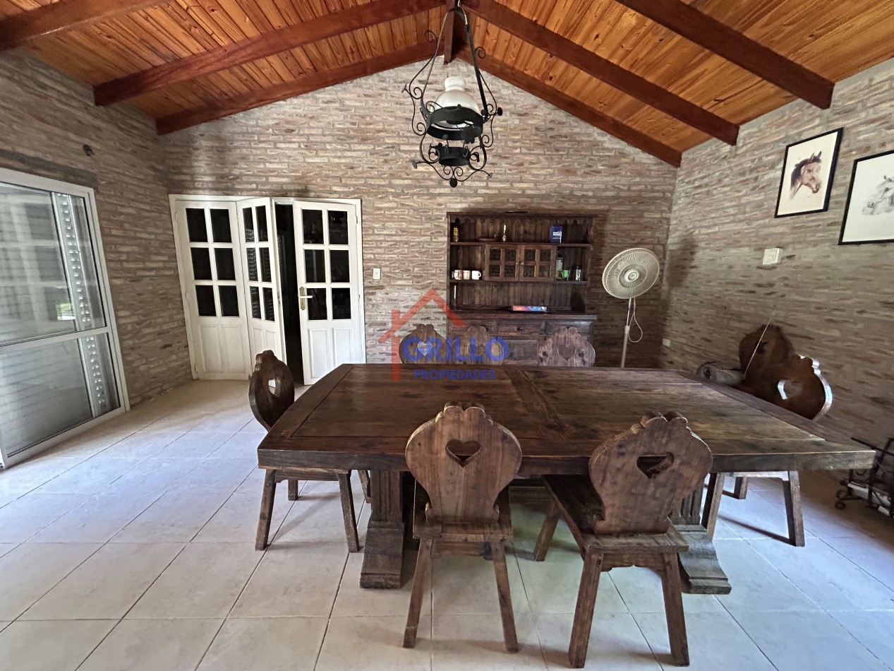 CASA QUINCHO CON PISCINA Y PARQUE