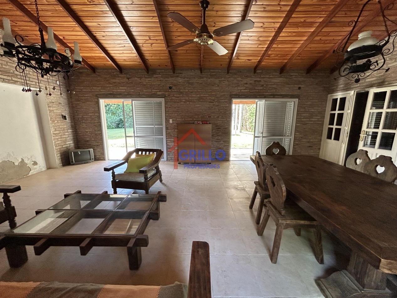 CASA QUINCHO CON PISCINA Y PARQUE