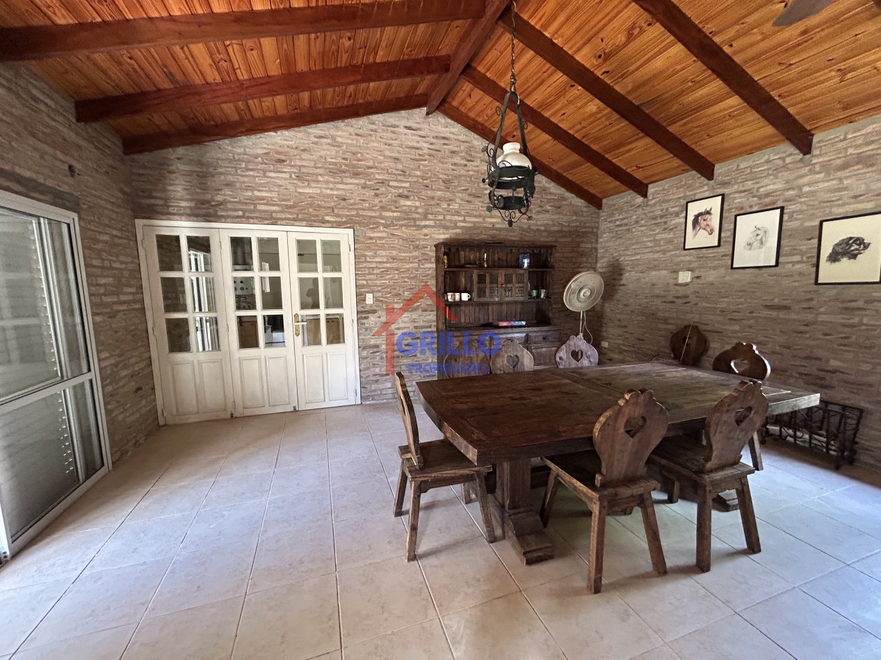 CASA QUINCHO CON PISCINA Y PARQUE