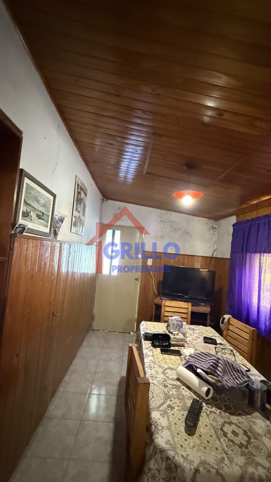 Casa 2 dormitorios, patio con pileta. 