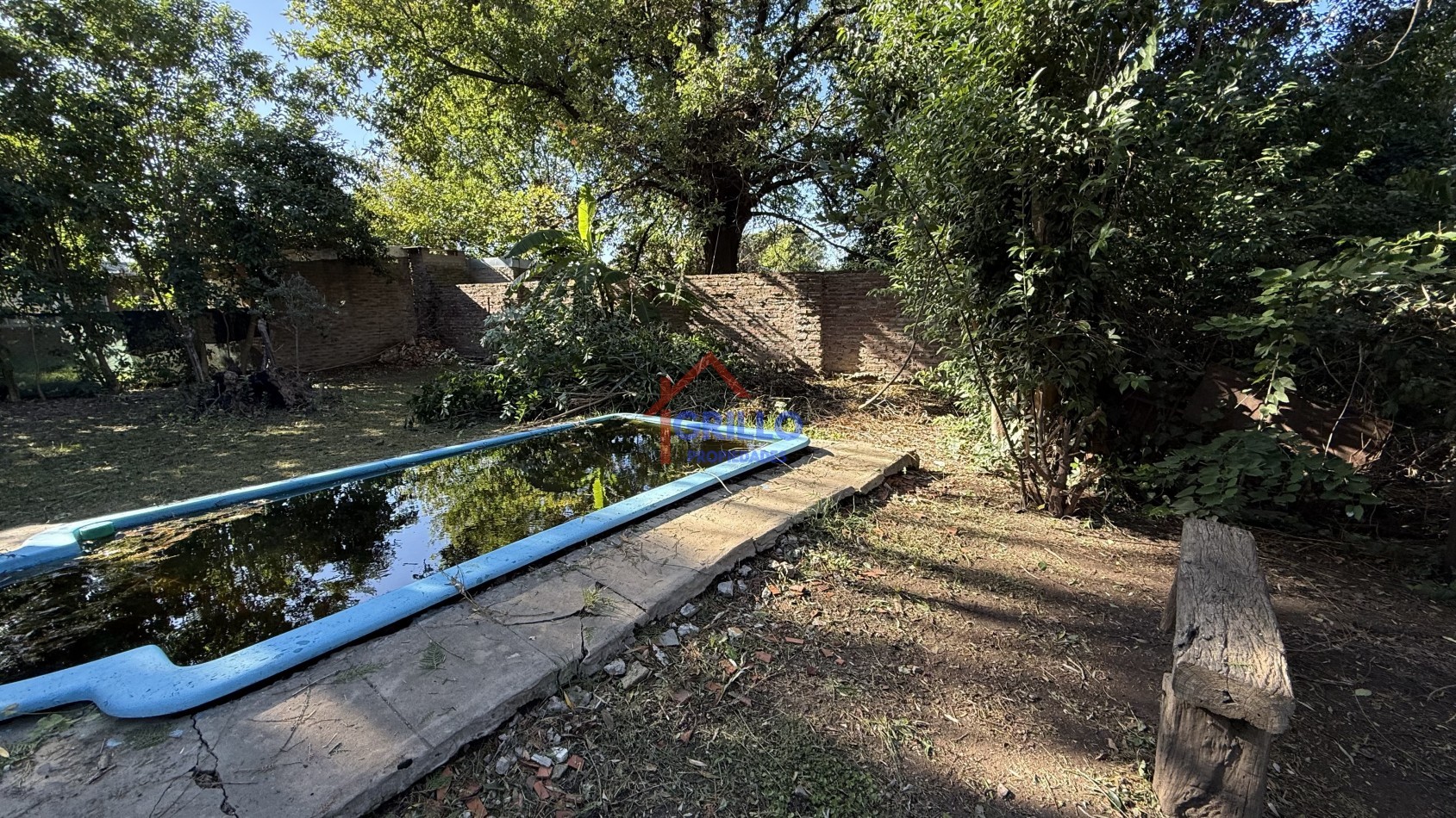 Casa 2 dormitorios, patio con pileta. 