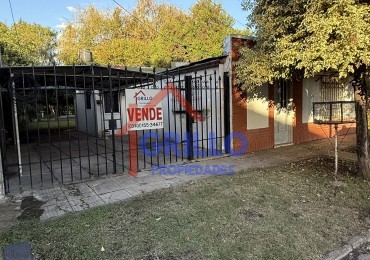 Casa 2 dormitorios, patio con pileta. 